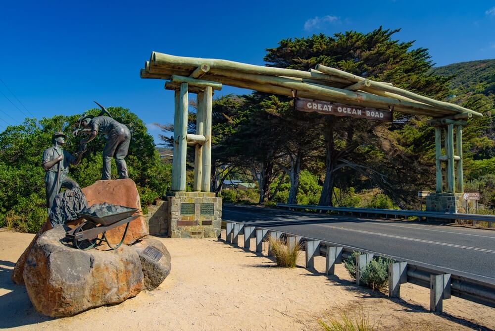AU Private Tours Travelling along Great Ocean Road